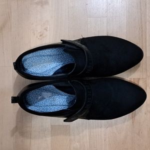 JBU "Gail" Black Shoes